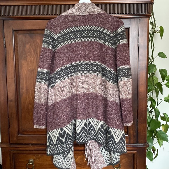 Knox Rose Aztec Geometric Fringed Shawl Collar Boho Festival Open Cardigan - Picture 4 of 13